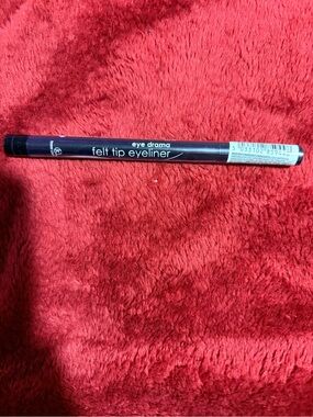 La Femme Eye Drama Felt Tip Eyeliner & Free beauty gift bag